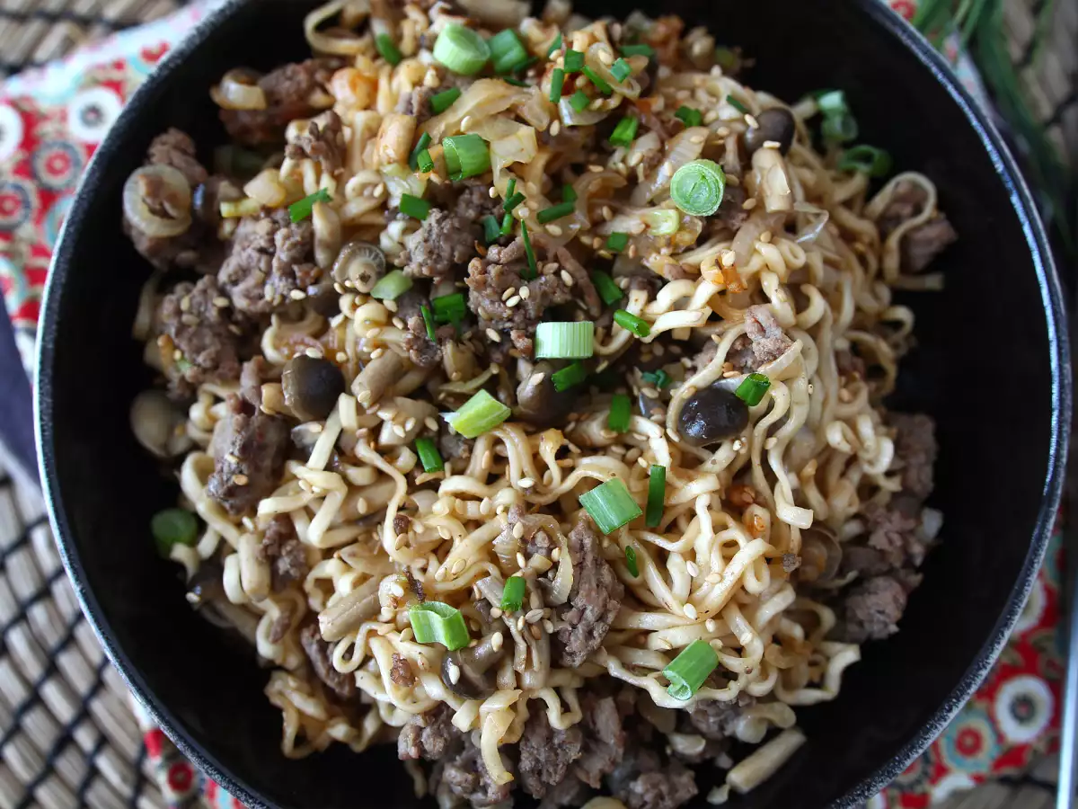 Hoe bereid je instantnoedels? Snel recept met rundvlees en champignons! - foto 7