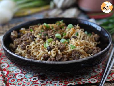 Hoe kook je instant noedels? Snel recept met rundvlees en champignons!