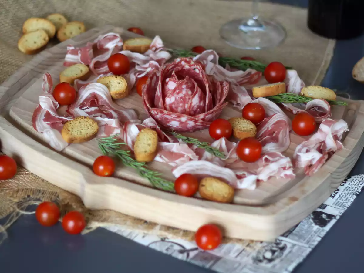 Hoe maak je een vleesplankje? Vouw het in de vorm van een roos!