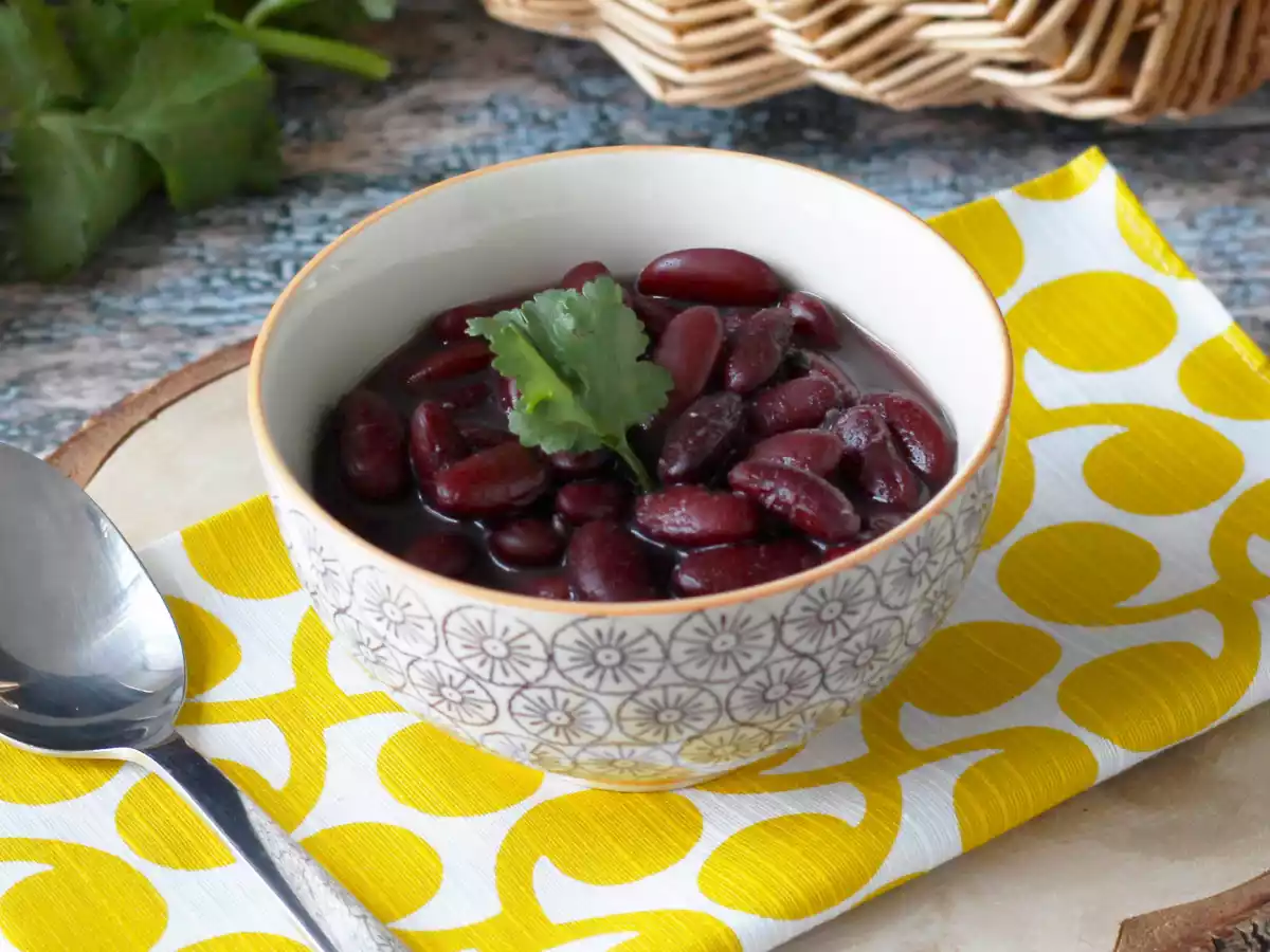Hoe rode kidneybonen koken in een gewone pan