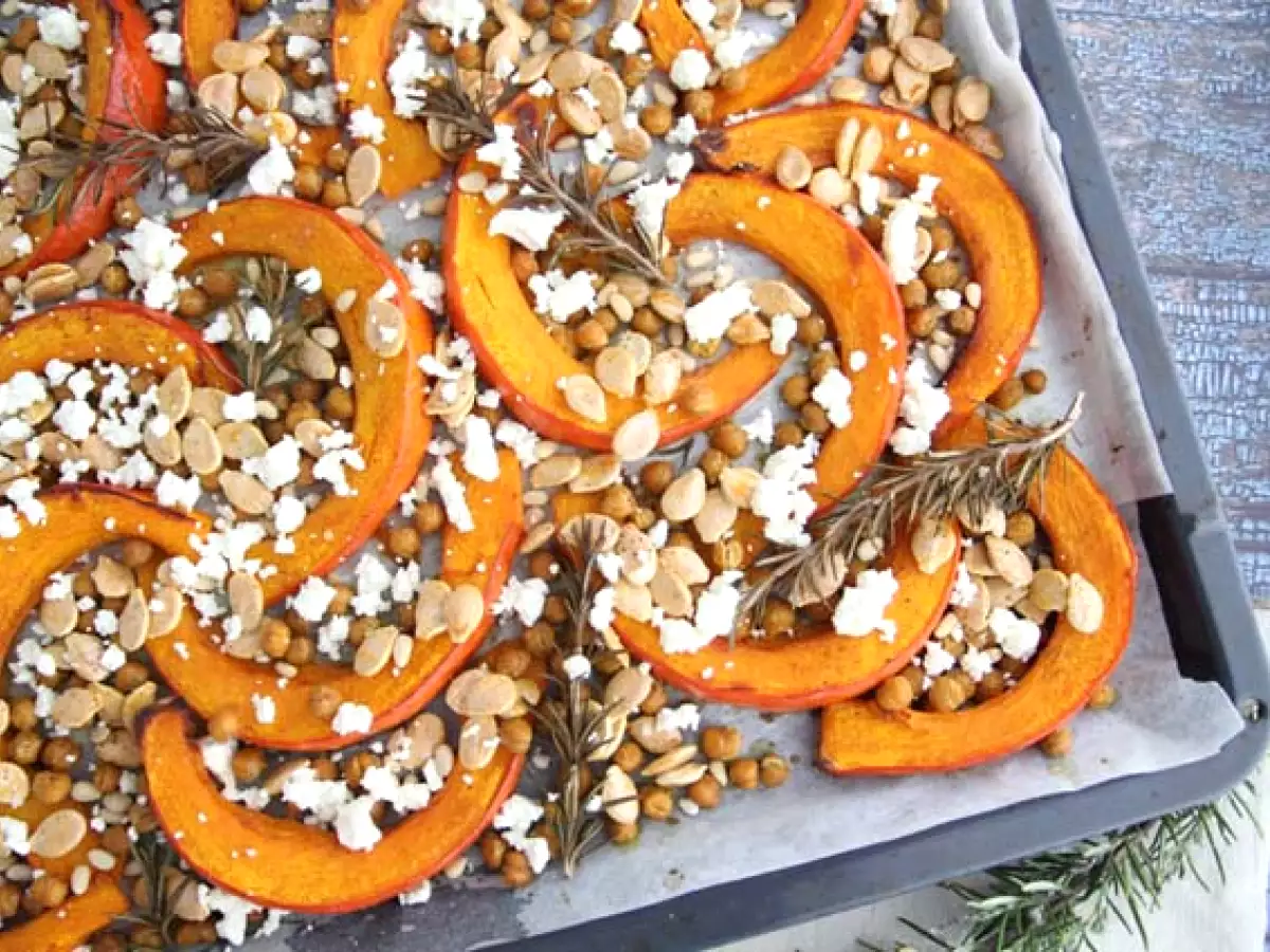 Hokkaidopompoen uit de oven met kikkererwten, rozemarijn en feta - foto 2