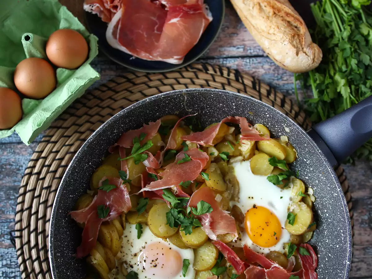 Huevos rotos: het makkelijke Spaanse recept met aardappelen en eieren - foto 4