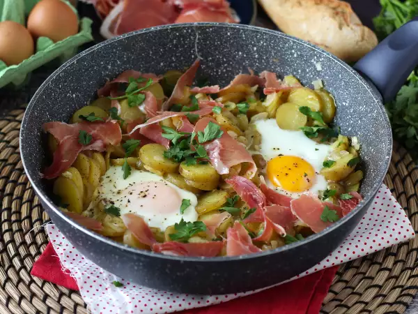 Recept Huevos rotos: het makkelijke spaanse recept met aardappelen en eieren