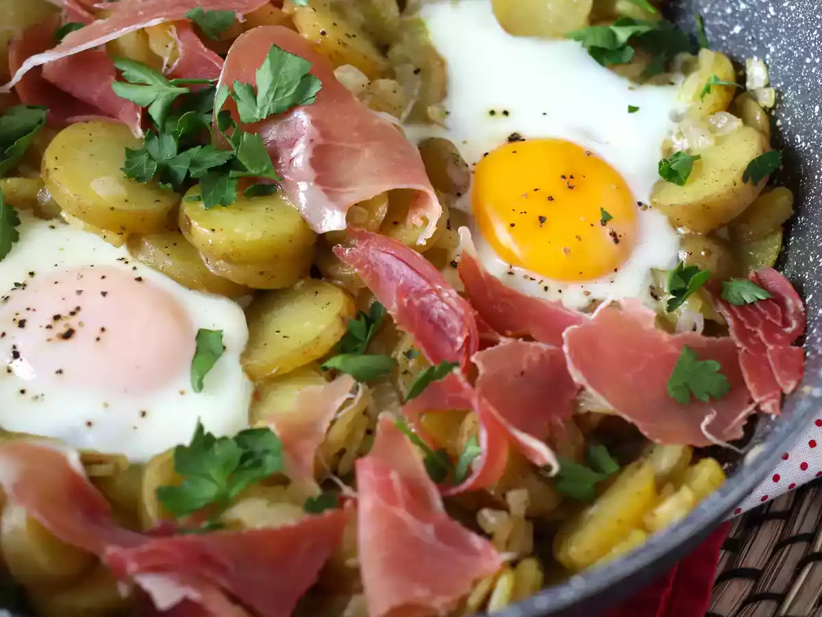 Huevos rotos, het supermakkelijke Spaanse recept op basis van aardappelen en eieren - foto 2