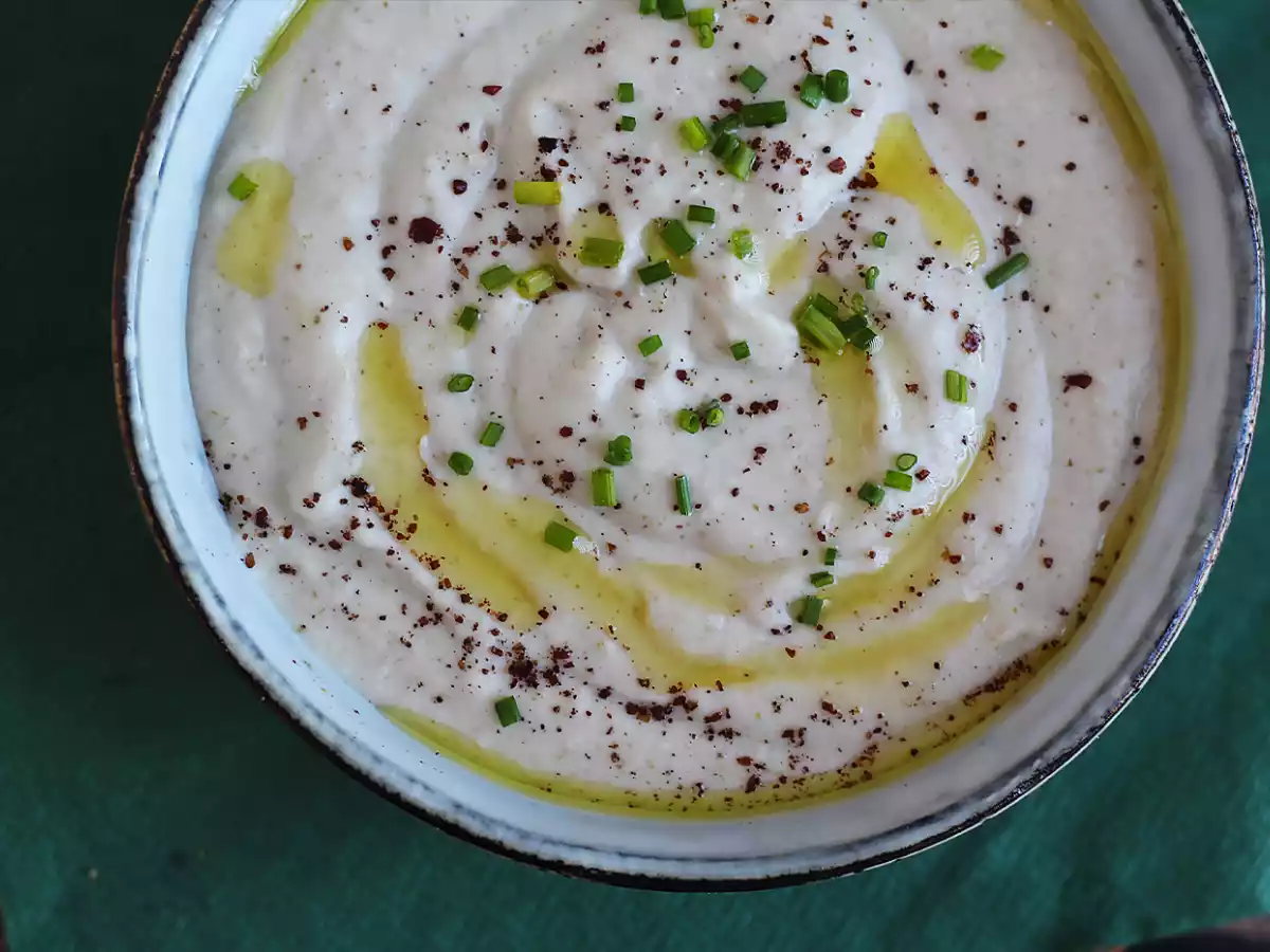 Hummus van witte bonen en kokosmelk
