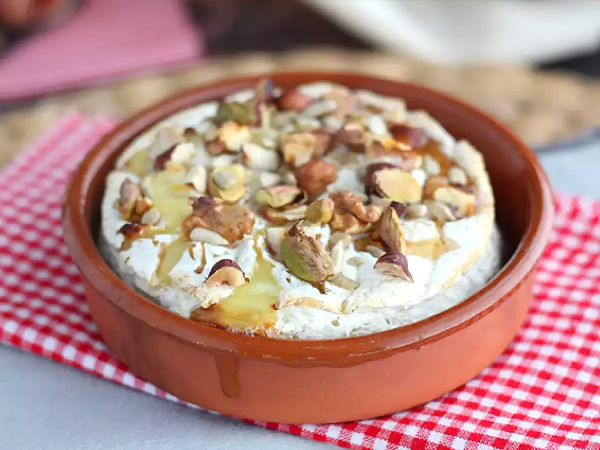 In de oven gebakken camembert met honing en walnoten - foto 2