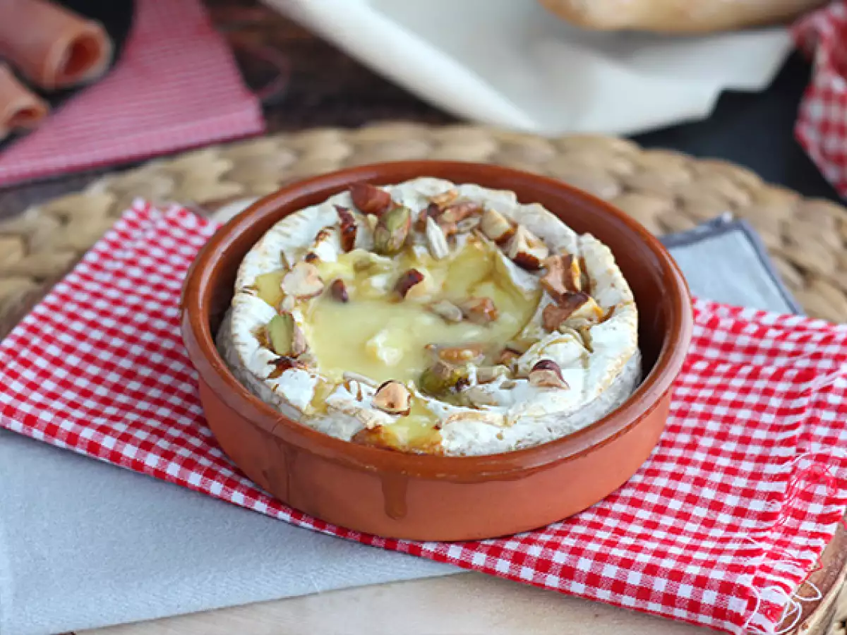 In de oven gebakken camembert met honing en walnoten - foto 3