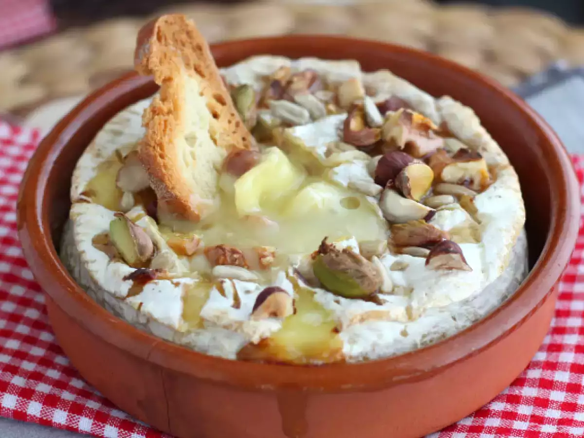 In de oven gebakken camembert met honing en walnoten - foto 4