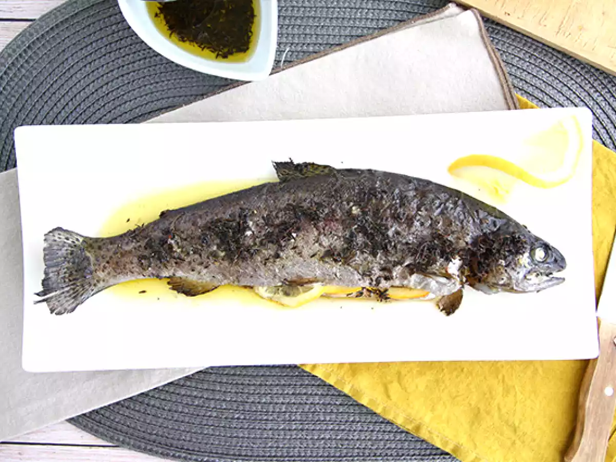 In de oven gebakken forel met tijm en olijfolie