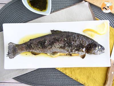 In de oven gebakken forel met tijm en olijfolie