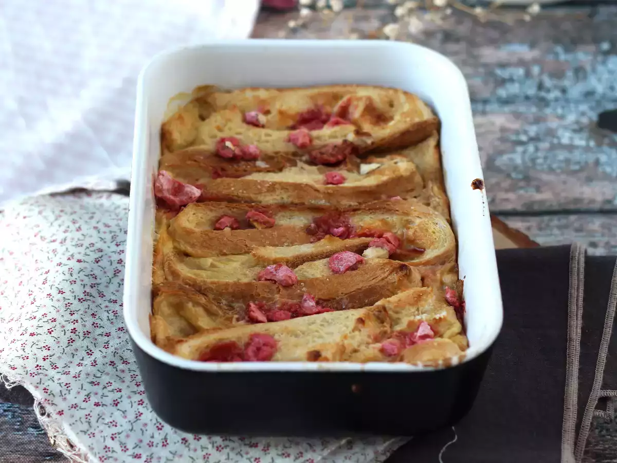 In de oven gebakken wentelteefjes met roze praliné topping, een ultra-gourmet recept