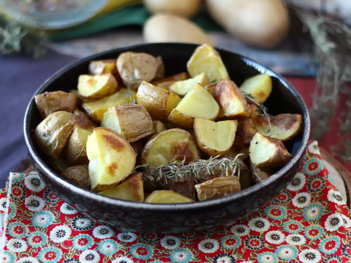 In de oven geroosterde aardappelen, het klassieke en makkelijke recept