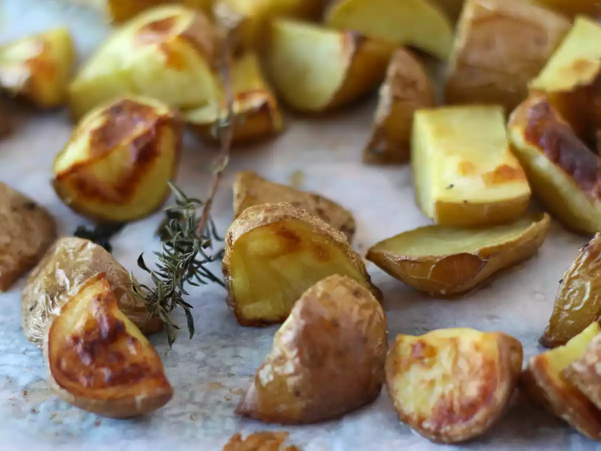 In de oven geroosterde aardappelen, het klassieke en makkelijke recept - foto 2