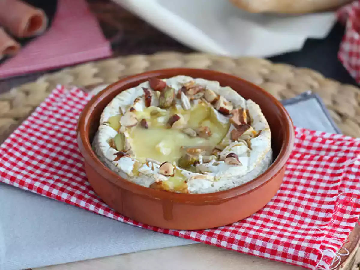 In de oven geroosterde camembert met honing en walnoten - foto 3