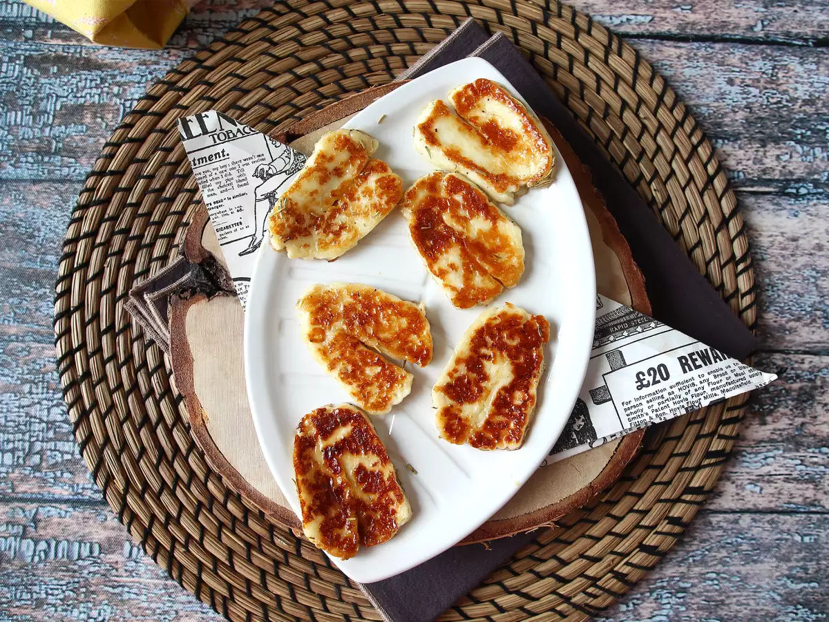 In de pan gebakken halloumi met honing en rozemarijn, zoet-hartig - foto 5