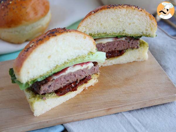 Italiaanse burger: pesto, zongedroogde tomaten, mozzarella - foto 2