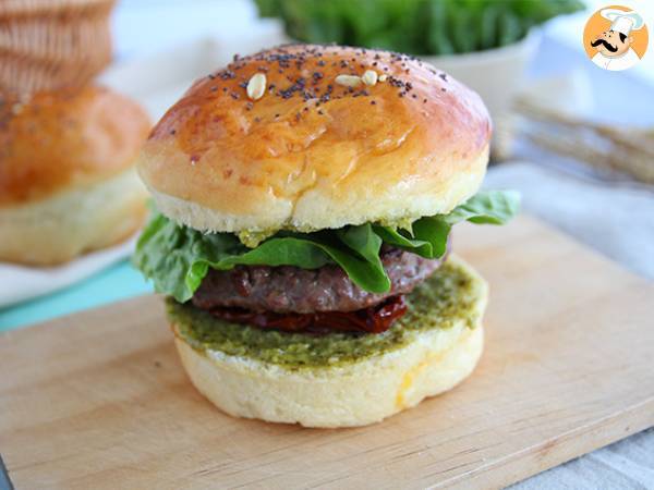 Italiaanse burger: pesto, zongedroogde tomaten, mozzarella - foto 3