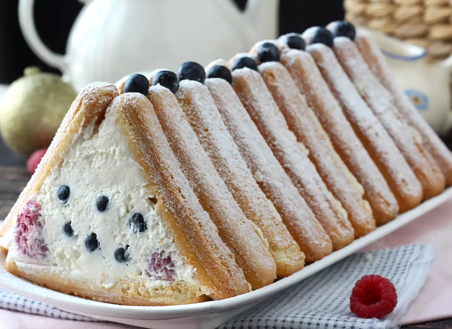 Je hebt geen mal nodig om deze rode fruitlog te maken!