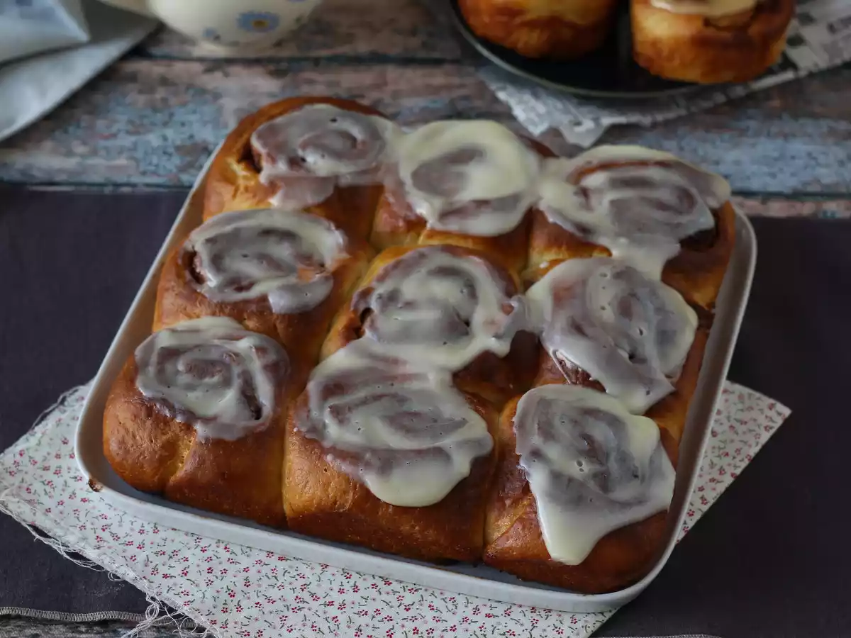 Kaneelbroodjes, kaneelbrioche met vanilleglazuur - foto 7