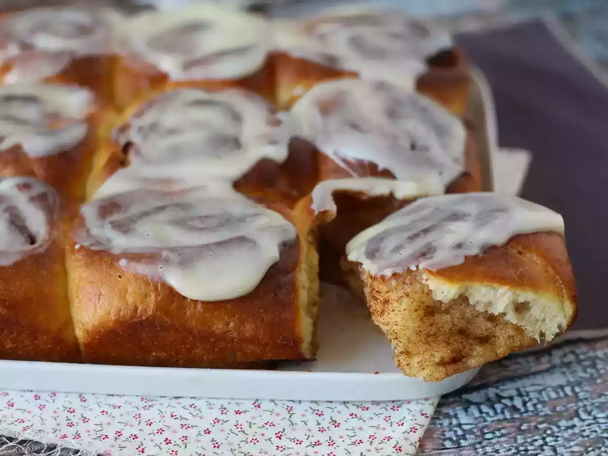 Kaneelbroodjes, kaneelbrioche met vanilleglazuur - foto 8