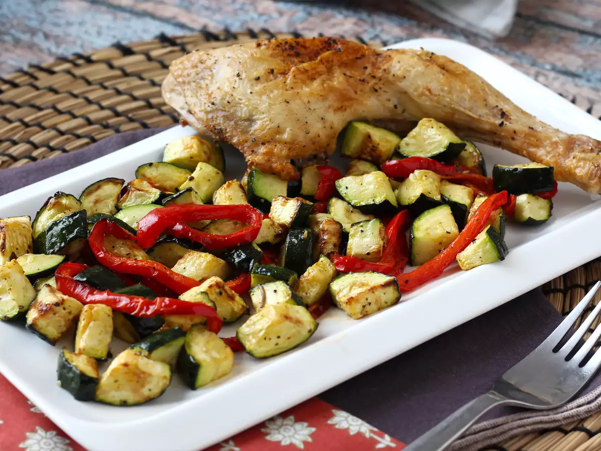Kip met paprika en courgette uit de airfryer: klaar in 20 minuten!