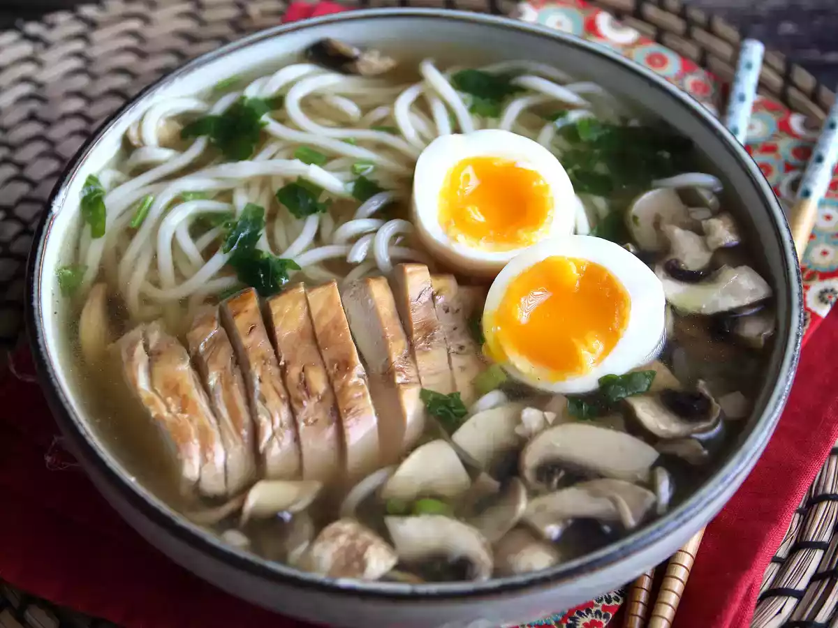 Kip ramen: de makkelijke versie van dit iconische Aziatische gerecht! - foto 2