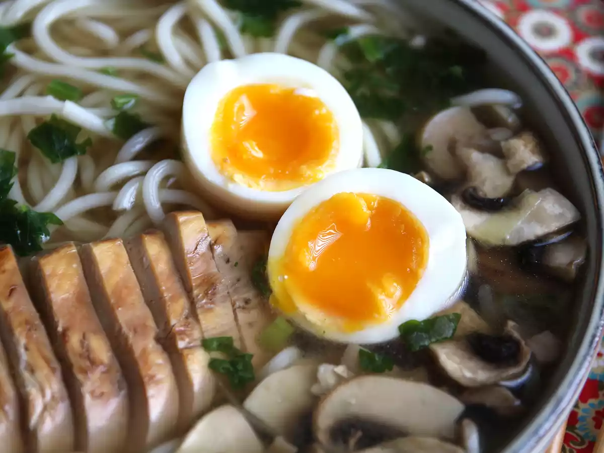 Kip ramen: de makkelijke versie van dit iconische Aziatische gerecht! - foto 3