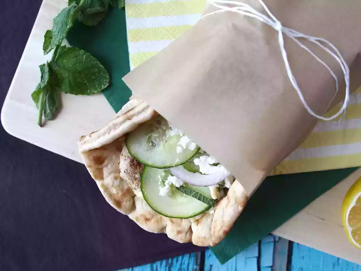 Kipgyros, het Griekse broodje waar je dol op zult zijn! - foto 3