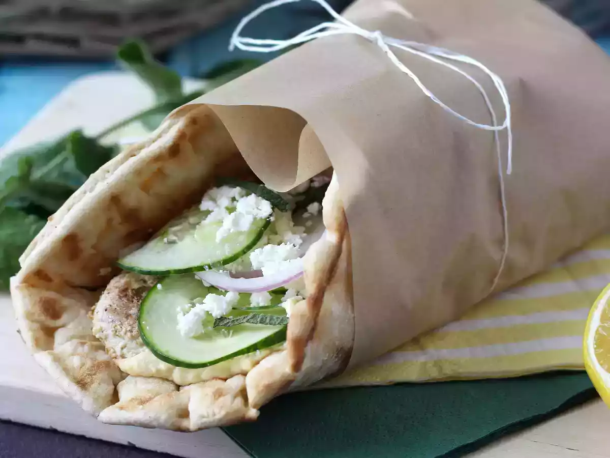 Kipgyros, het Griekse broodje waar je dol op zult zijn! - foto 4