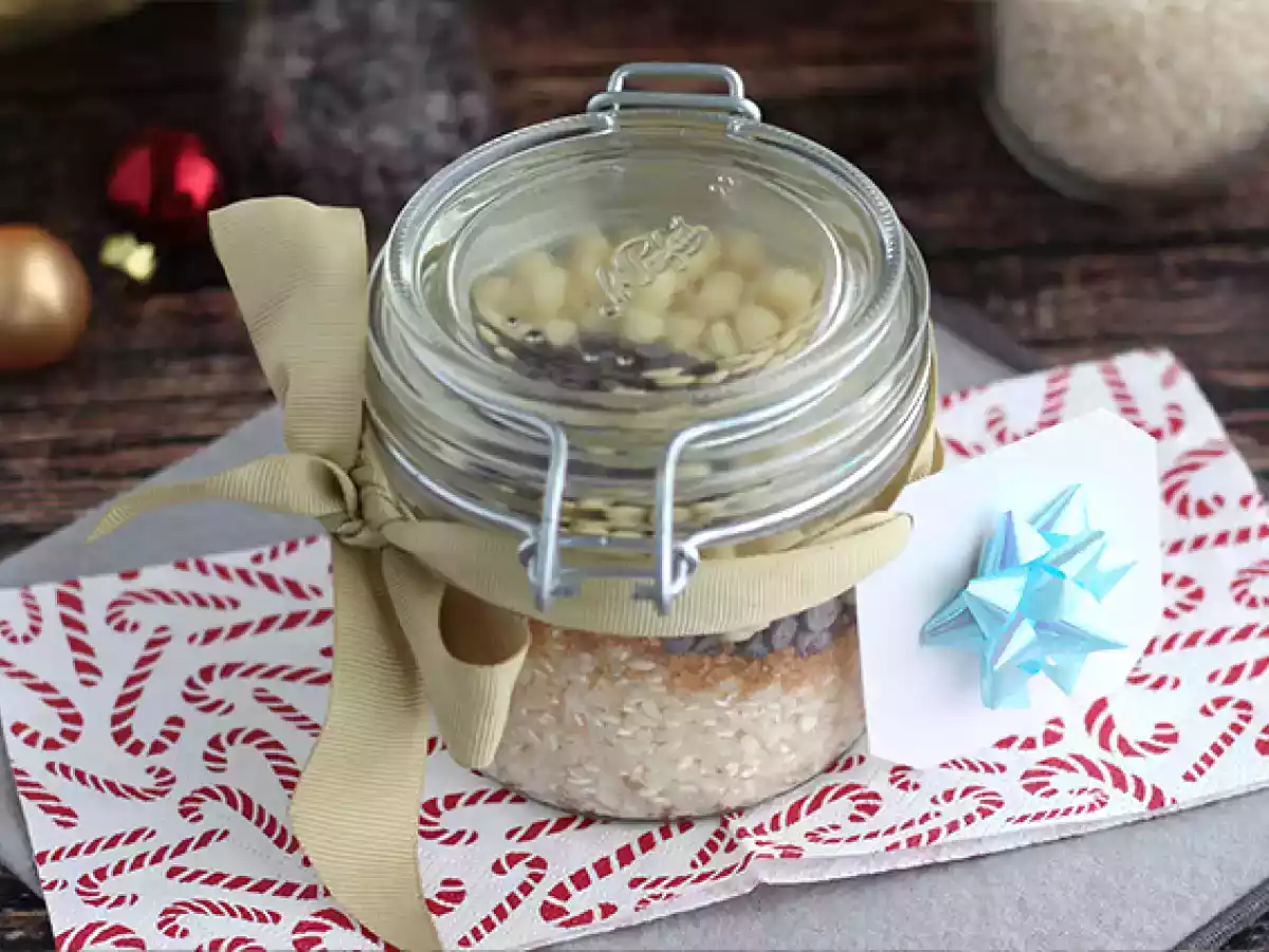 Kit van pure en witte chocolade rijstpudding