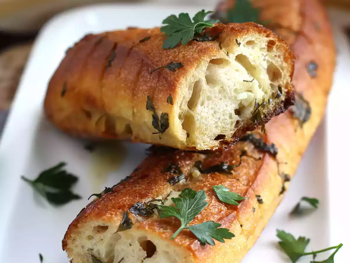 Knoflook- en peterseliebrood