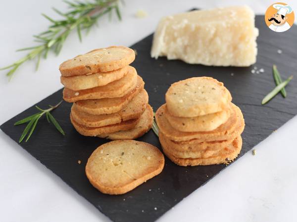 Koekjes met Parmezaanse kaas en aromatische kruiden