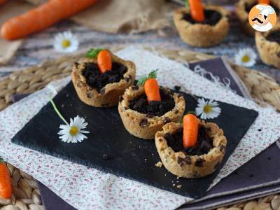 Koekjesvormpjes overgoten met chocoladeganache, wortelpot stijl