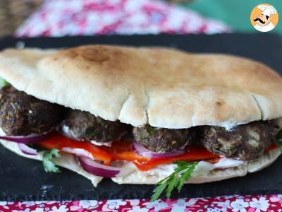 Köfte - de Turkse gehaktballetjes in brood - foto 3