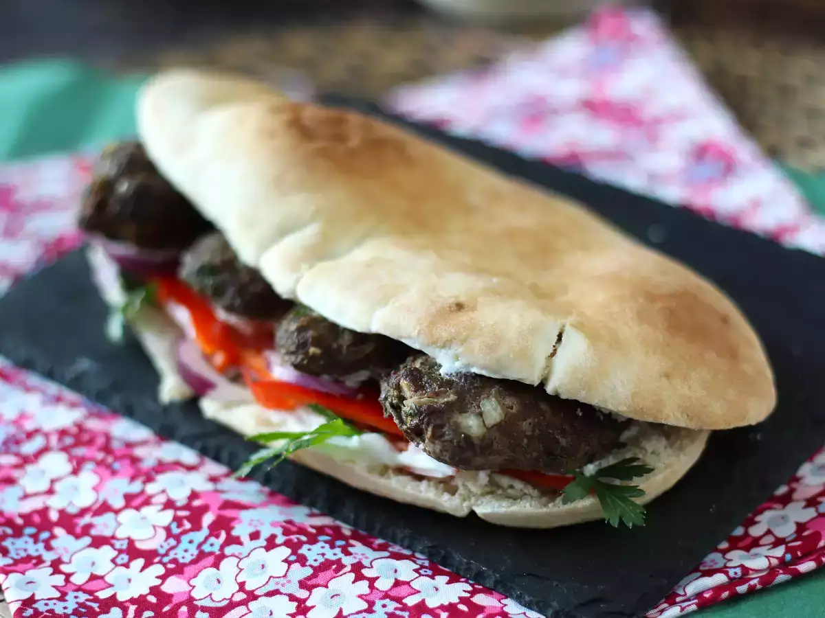 Köfte – Turkse gehaktballetjes in brood - foto 4