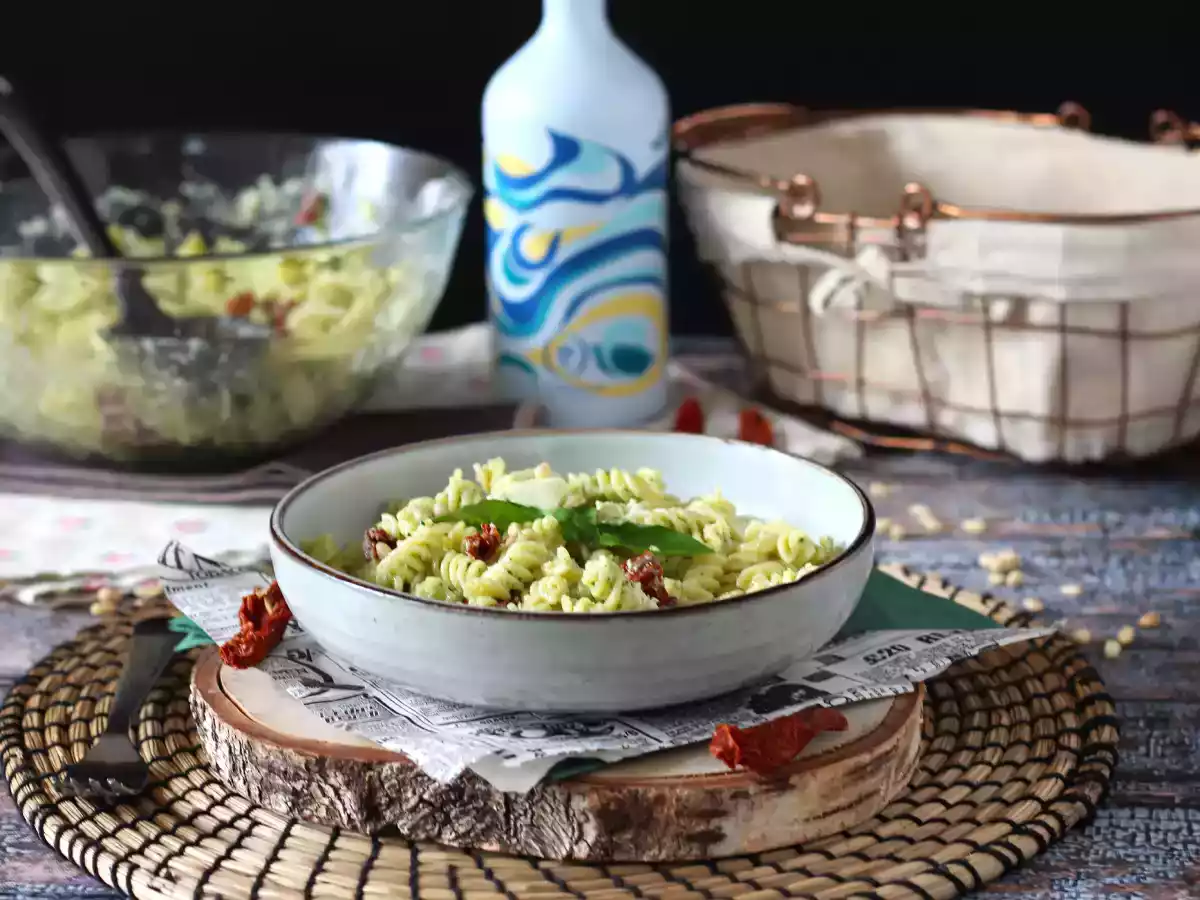 Koude pasta met courgettepesto, buffelmozzarella en zongedroogde tomaten - foto 3
