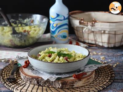 Koude pasta met courgettepesto, buffelmozzarella en zongedroogde tomaten - foto 3