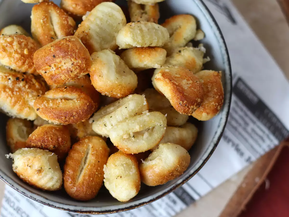 Krokante gnocchi met Parmezaanse kaas uit de Airfryer - foto 4