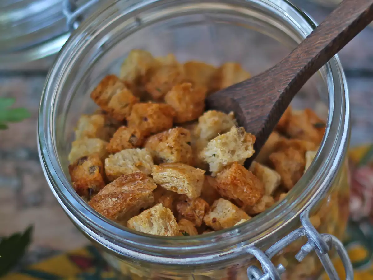 Krokante kruidencroutons in de Air Fryer (snel en makkelijk) - foto 2