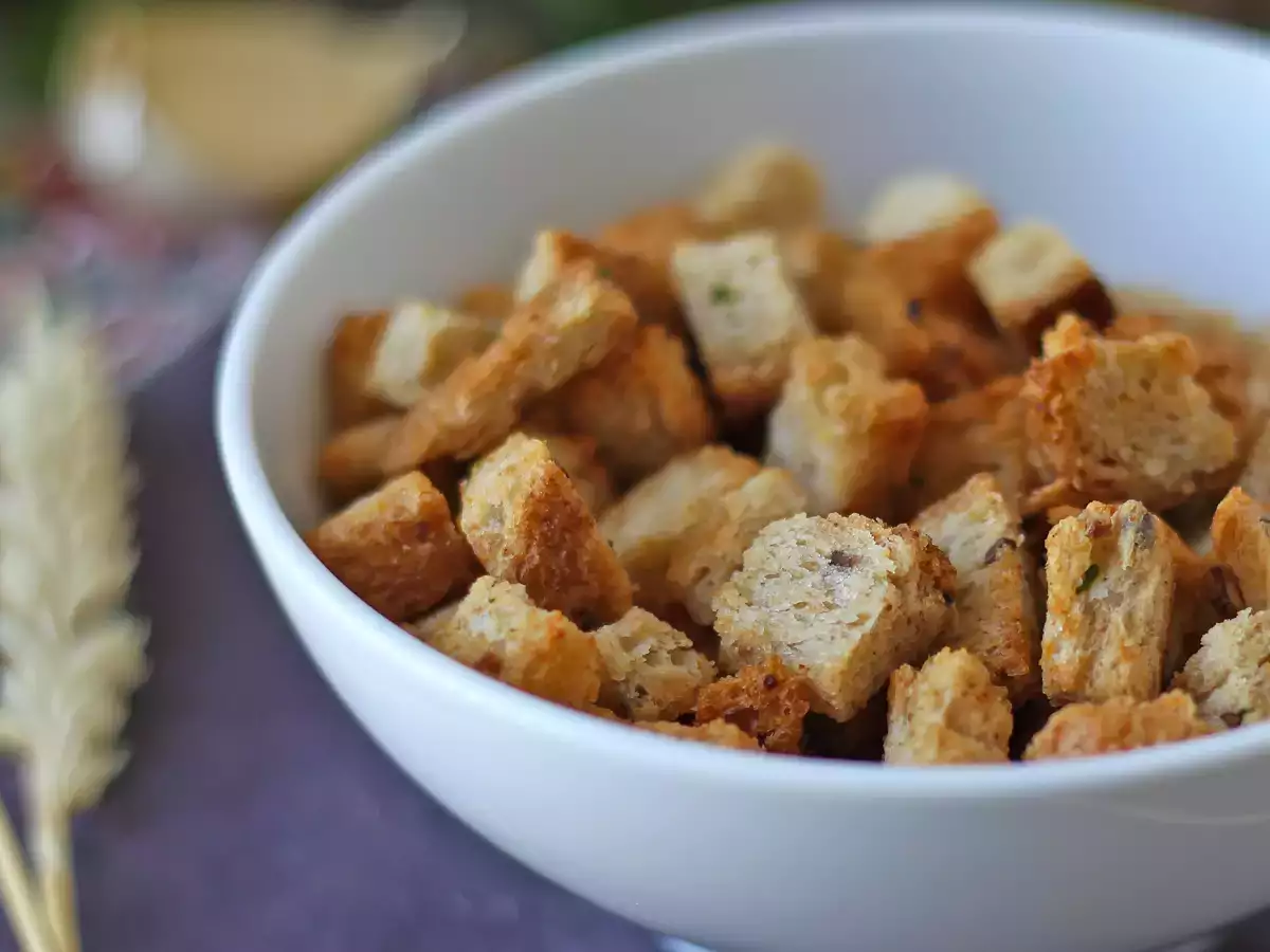Krokante kruidencroutons in de Air Fryer (snel en makkelijk) - foto 3