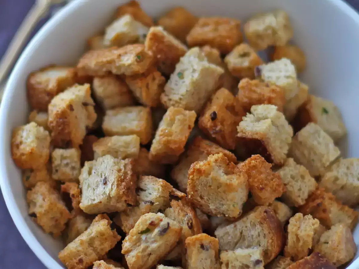 Krokante kruidencroutons in de Air Fryer (snel en makkelijk) - foto 4