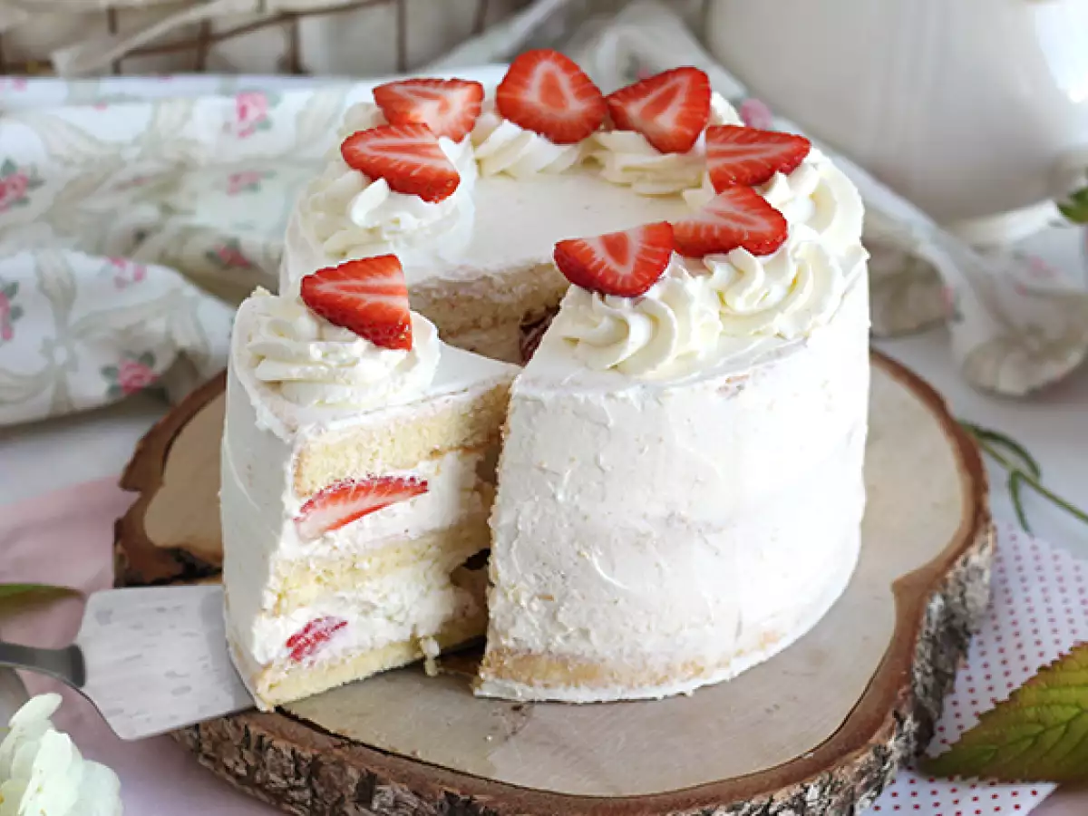 Layer cake met aardbeien en mascarponecrème