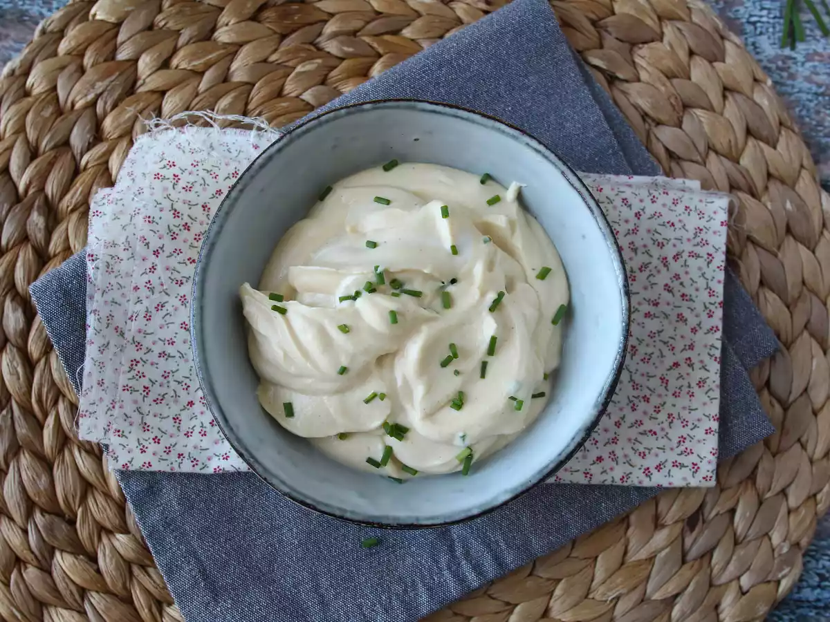 Lichte mayonaise met hardgekookte eieren en zonder olie! Perfect als je geen rauwe eieren mag eten! - foto 4