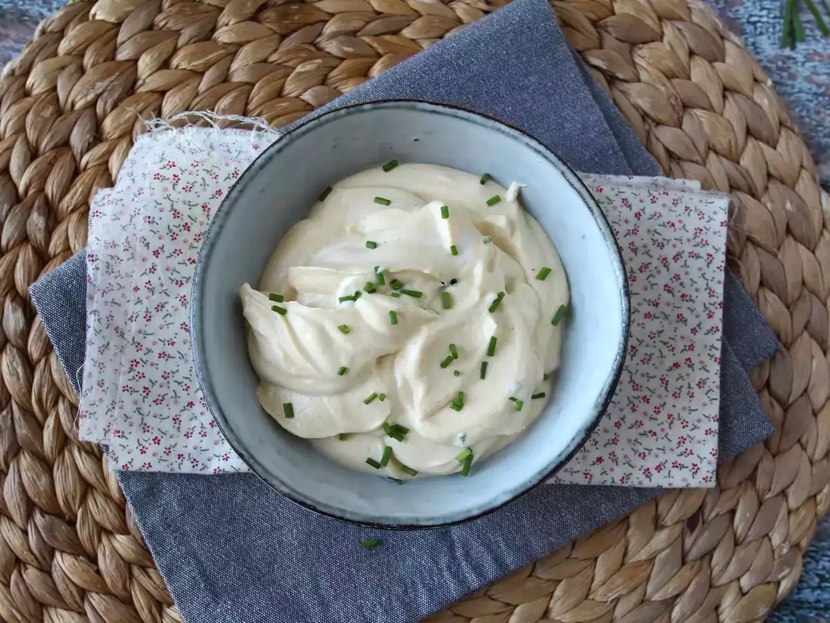 Lichte mayonaise met hardgekookte eieren, zonder olie! Perfect als je geen rauwe eieren mag eten - foto 4