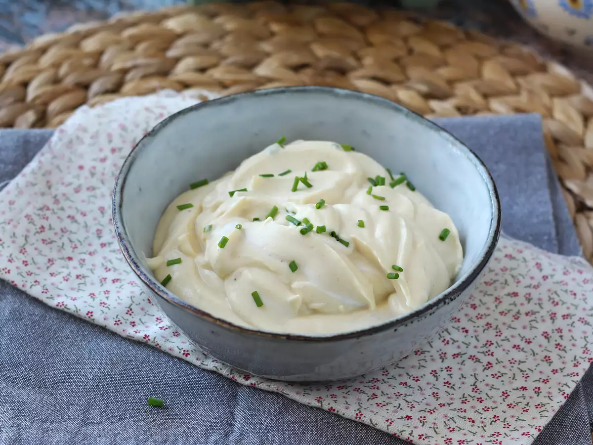 Lichte mayonaise met hardgekookte eieren, zonder olie! Perfect als je geen rauwe eieren mag eten - foto 5