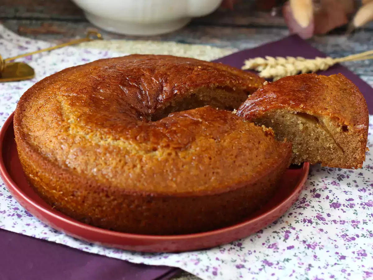 Luchtige en smeuïge honingcake: makkelijk en zonder mixer
