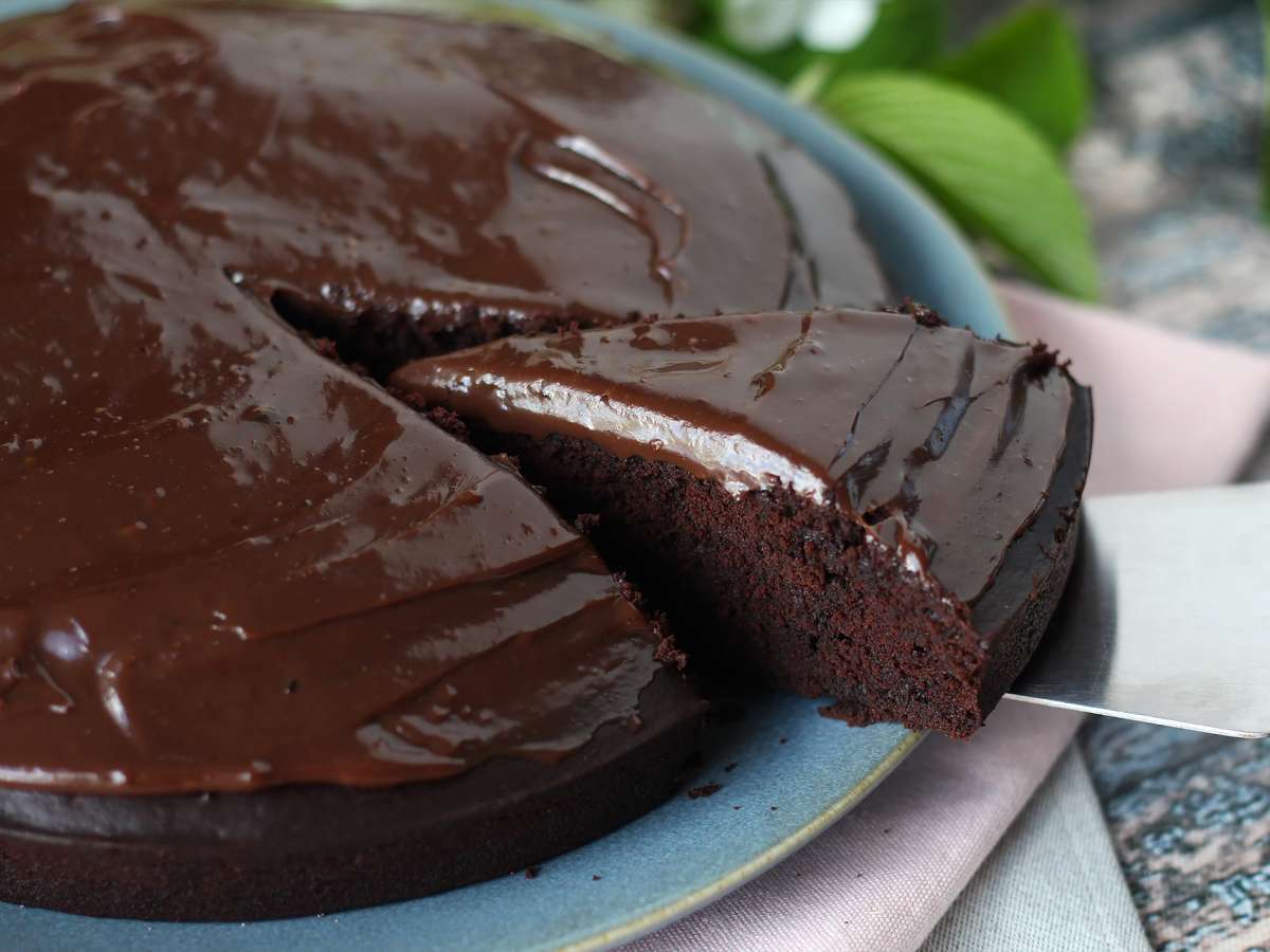 Luchtige Nega Maluca-cake met brigadeiroglazuur