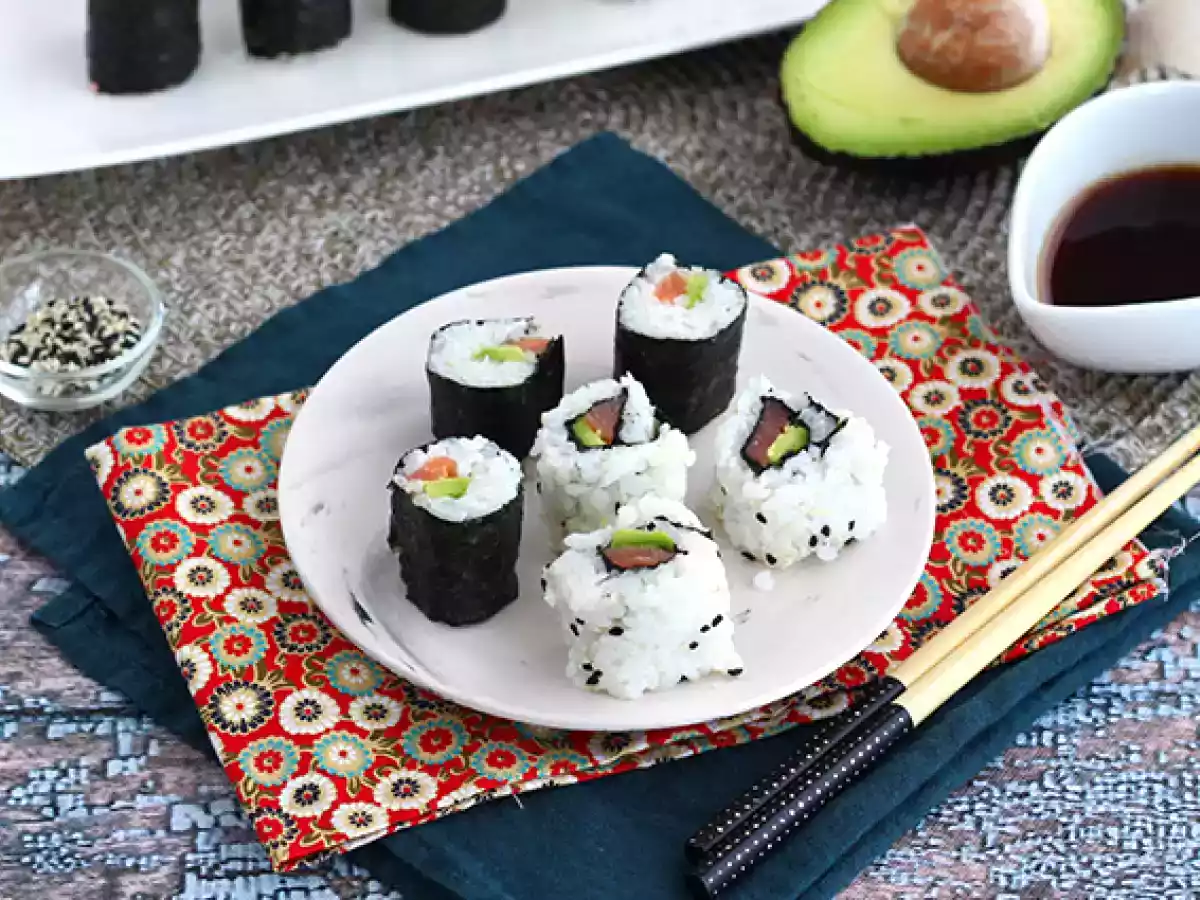 Makis met gerookte zalm en avocado