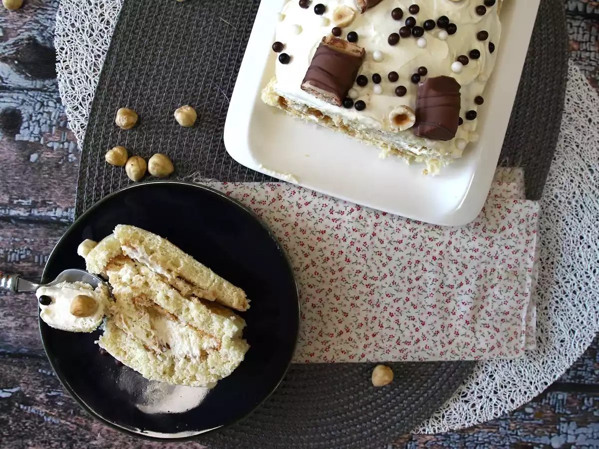 Makkelijk broodje met Kinder Bueno-smaak, perfect als verjaardagstaart of kerststol! - foto 2