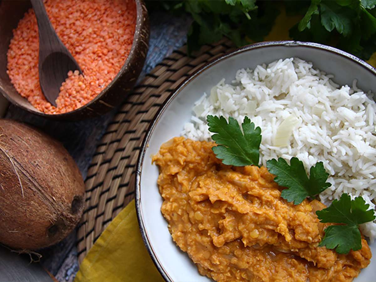 Makkelijke dahl van rode linzen